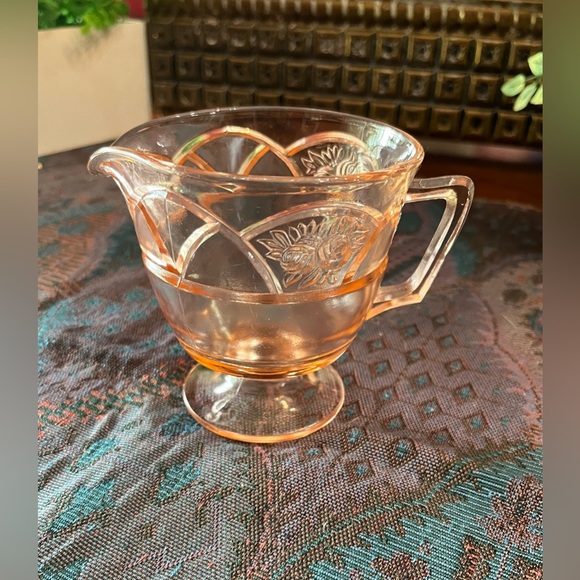 Federal Depression Rosemary "Dutch Rose" Pink Handled & Footed Creamer - Picture 10 of 12